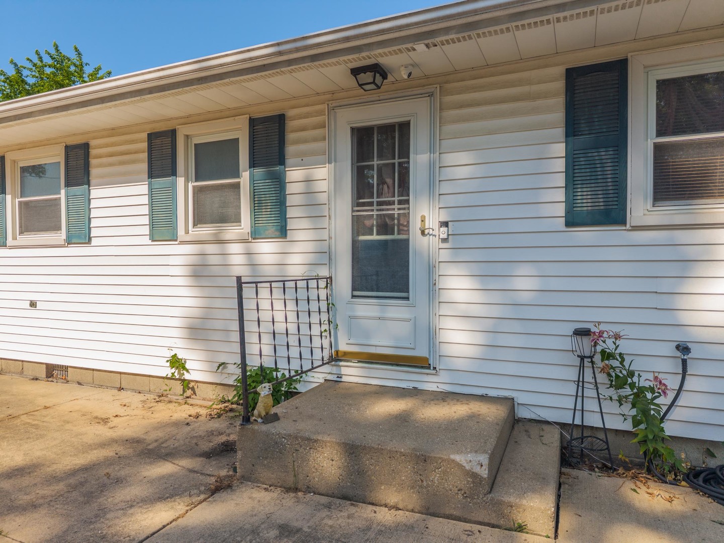 908 E Chestnut Street Property Photo 16