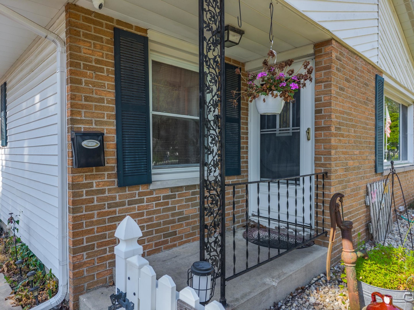 908 E Chestnut Street Property Photo 18