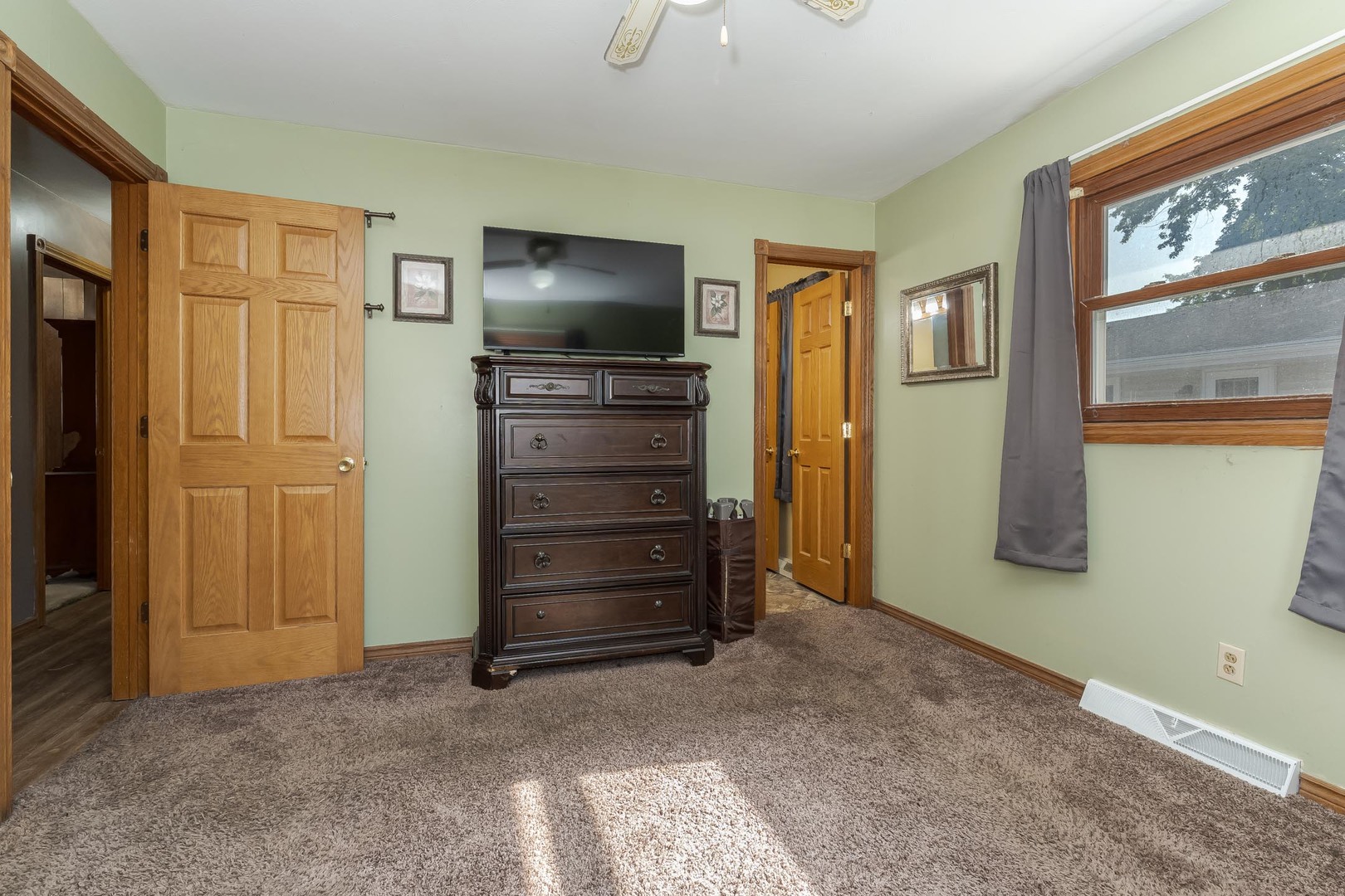 908 E Chestnut Street Property Photo 34