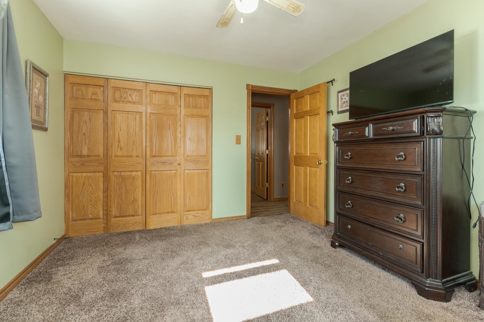 908 E Chestnut Street Property Photo 35