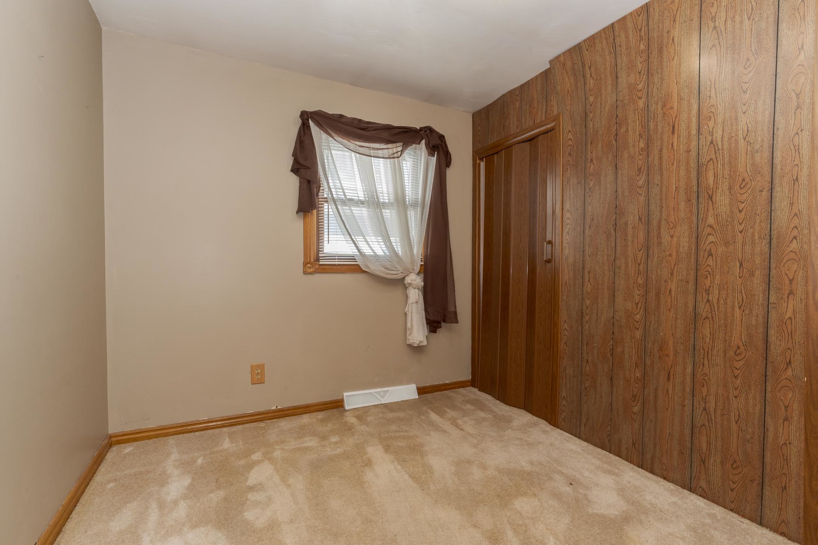 908 E Chestnut Street Property Photo 37