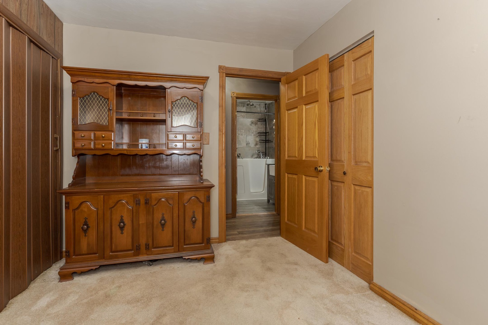 908 E Chestnut Street Property Photo 38