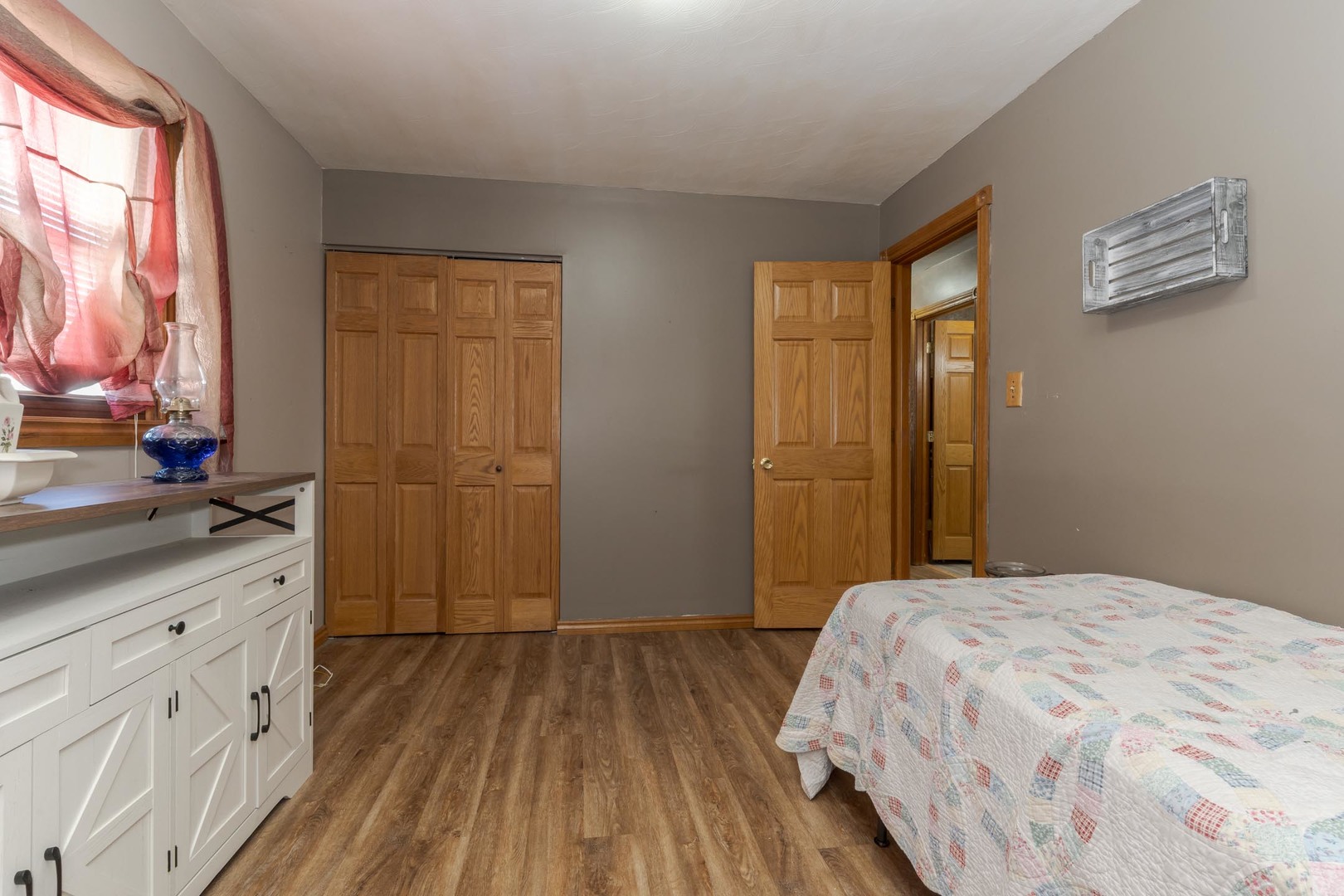908 E Chestnut Street Property Photo 39