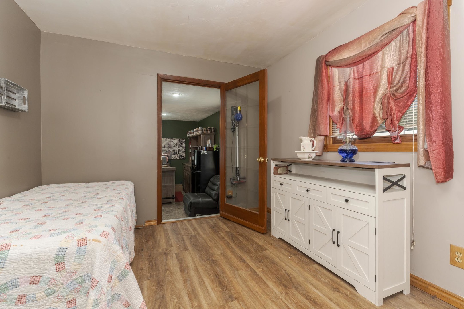 908 E Chestnut Street Property Photo 41