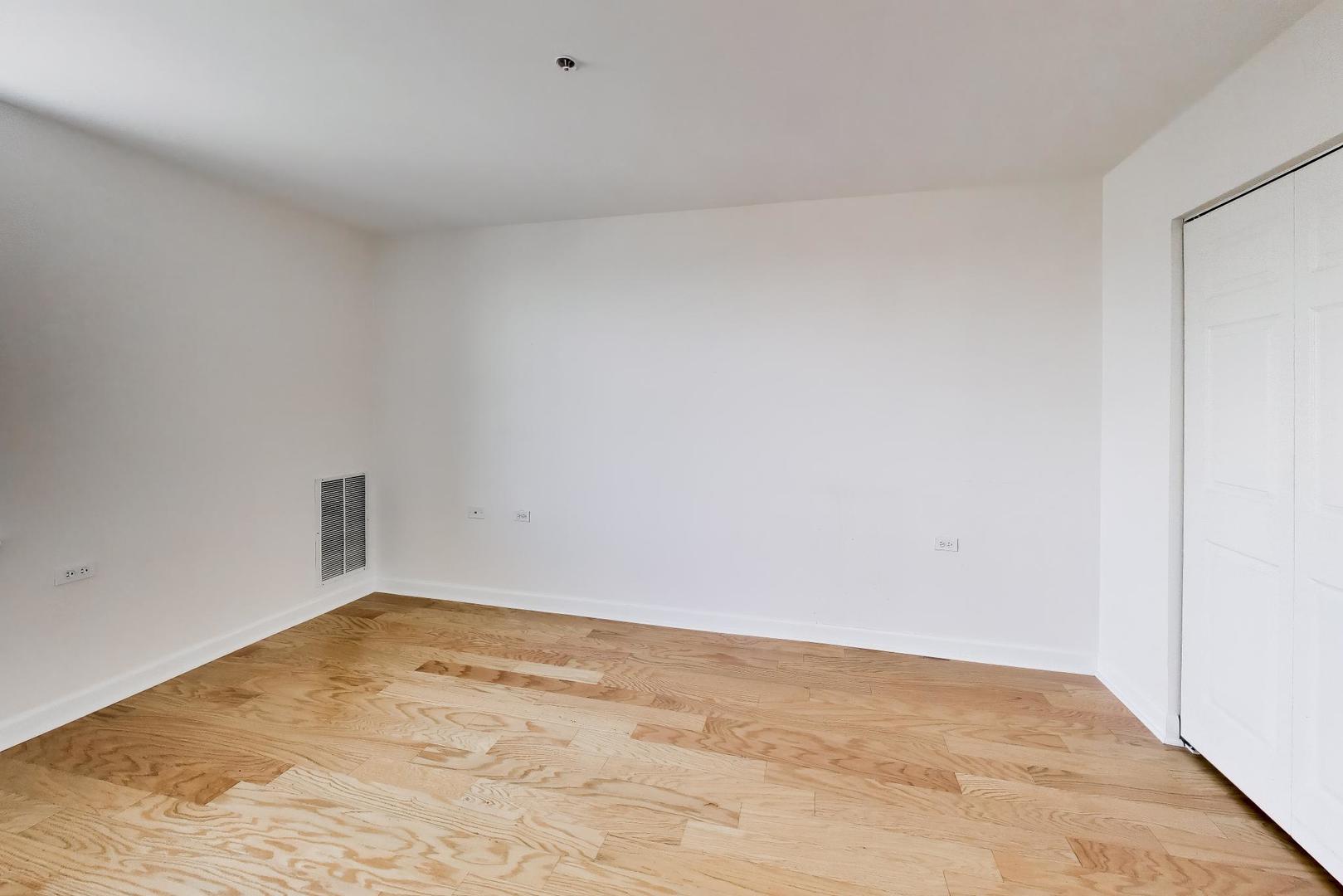 9355 Irving Park Road 307 Property Photo 15