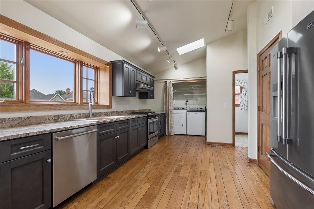 1858 Princeton Circle Property Photo 4