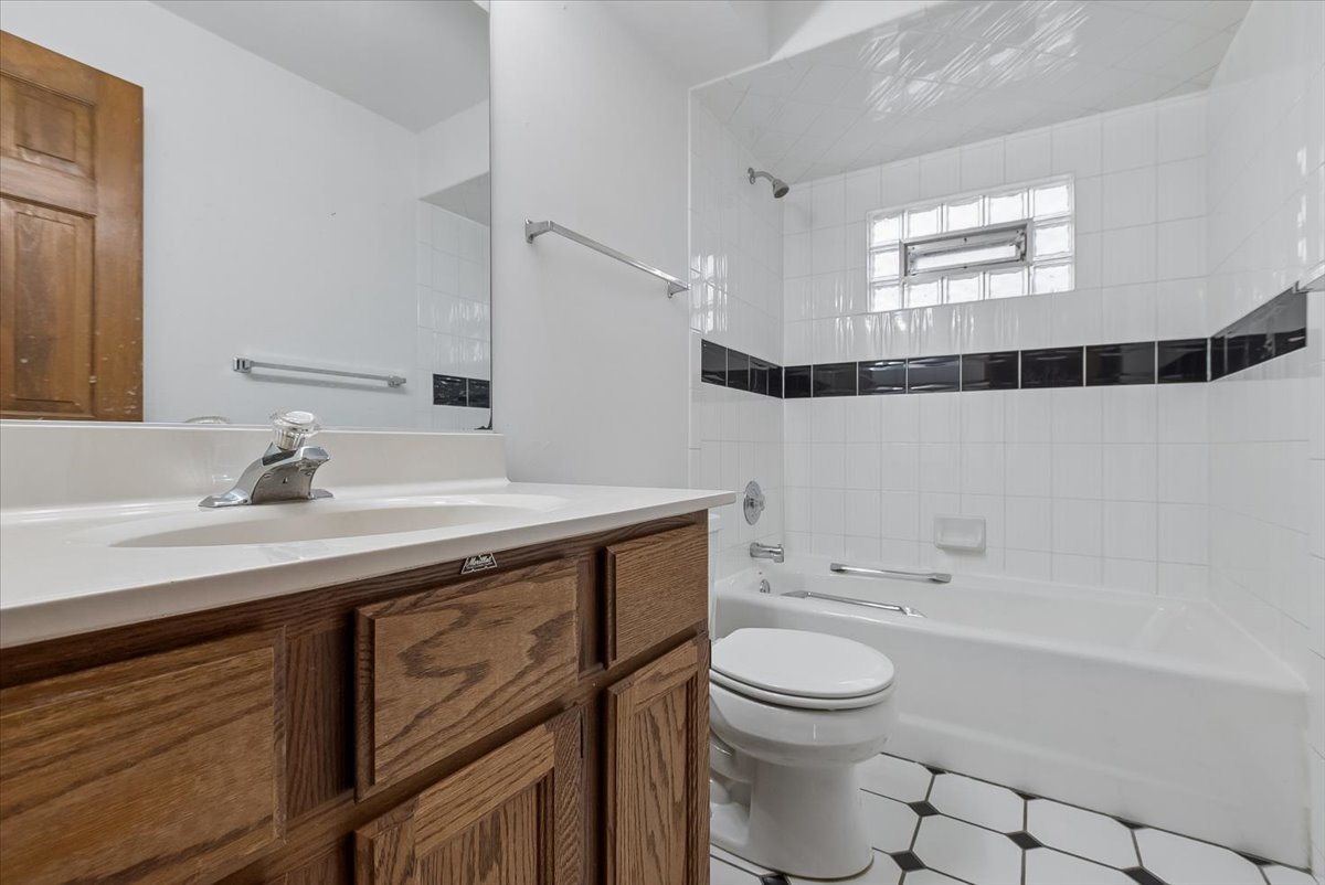 1858 Princeton Circle Property Photo 12