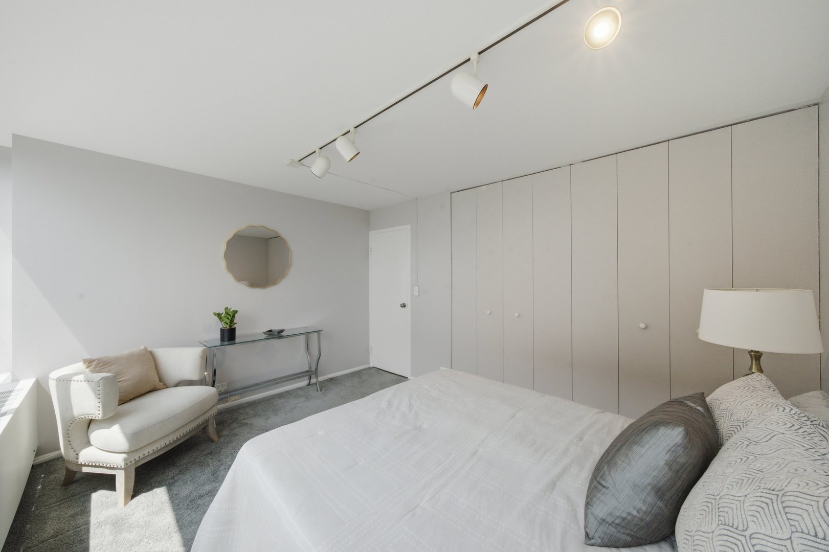 3550 N Lake Shore Drive 1102 Property Photo 13