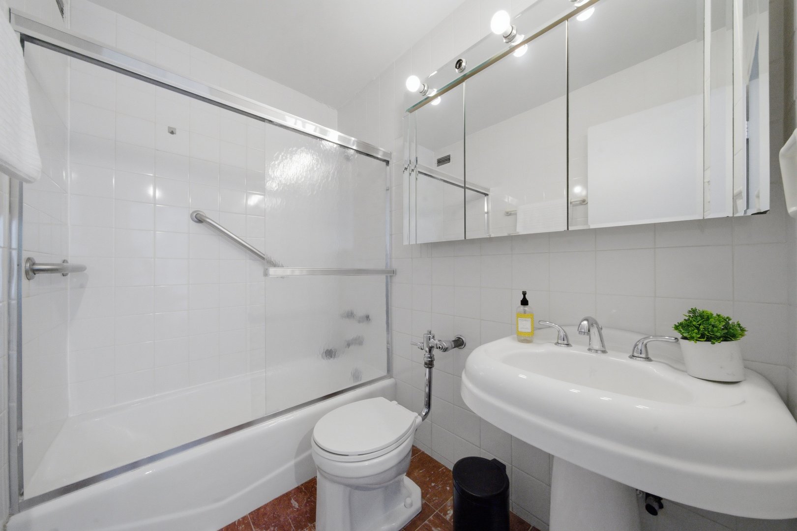 3550 N Lake Shore Drive 1102 Property Photo 18