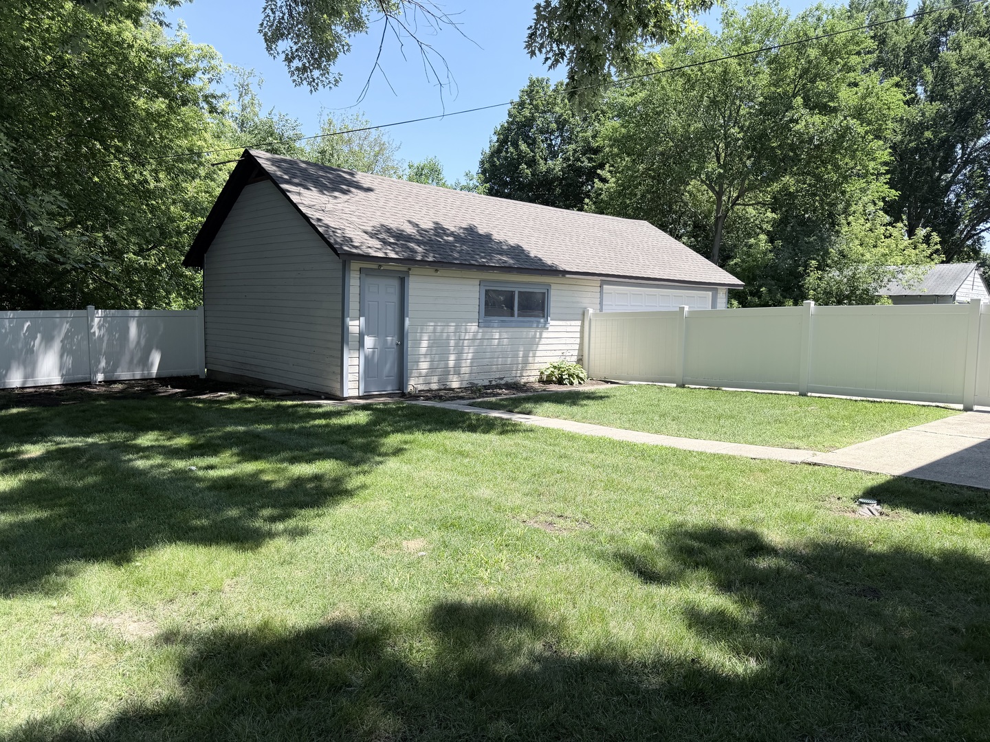124 E Sunnyside Avenue Property Photo 21