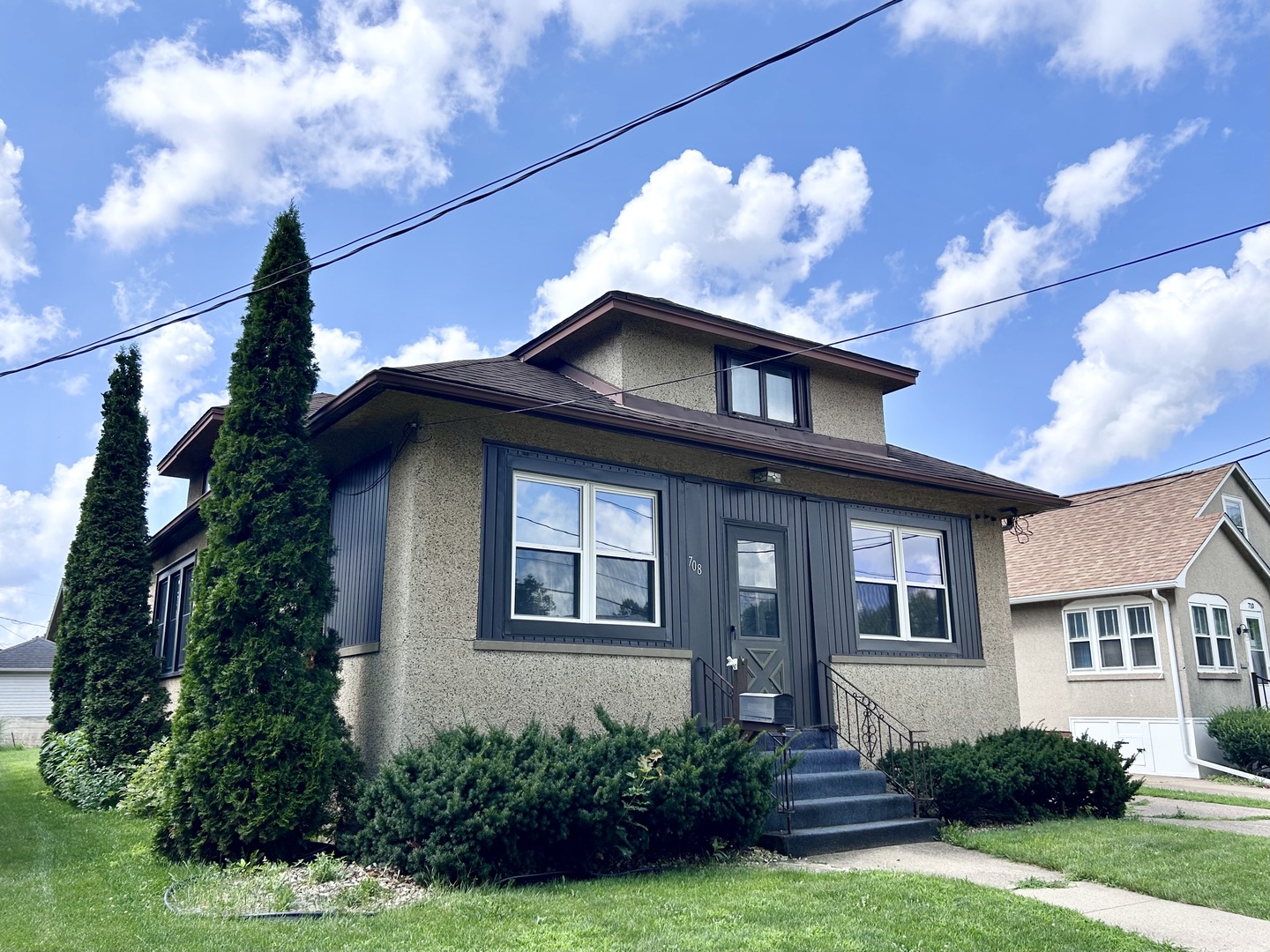 708 12th Street Property Photo 1