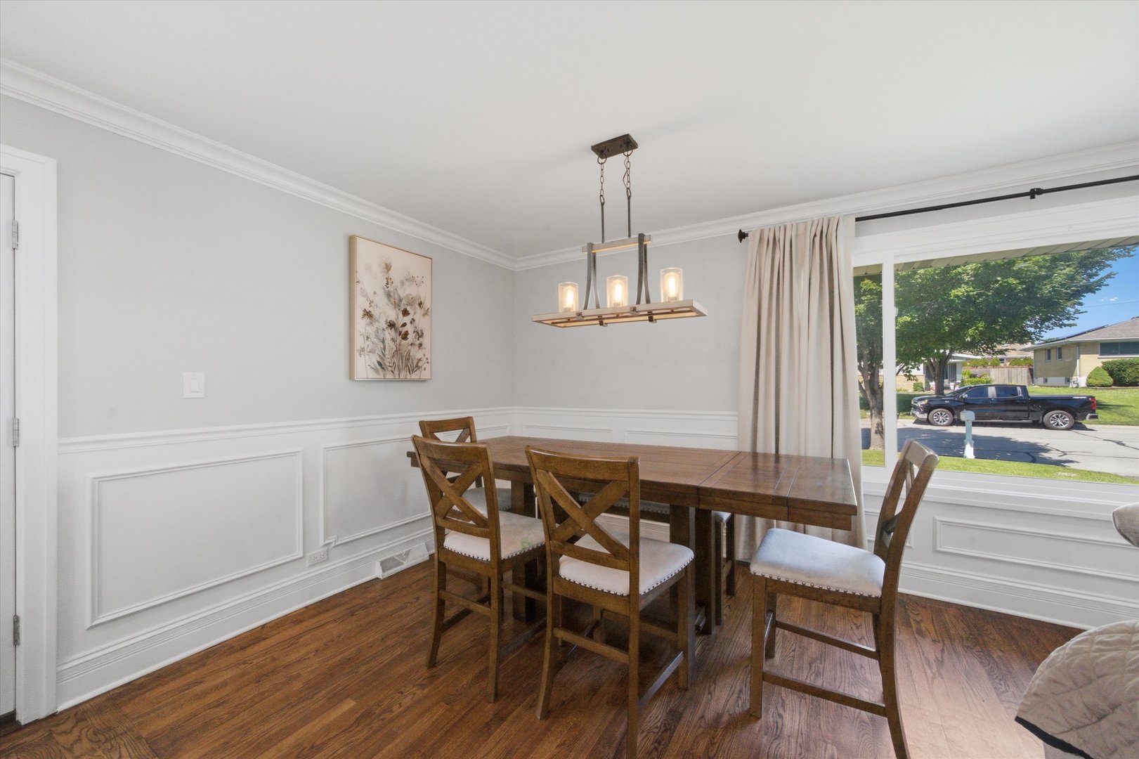 607 N Van Auken Street Property Photo 4
