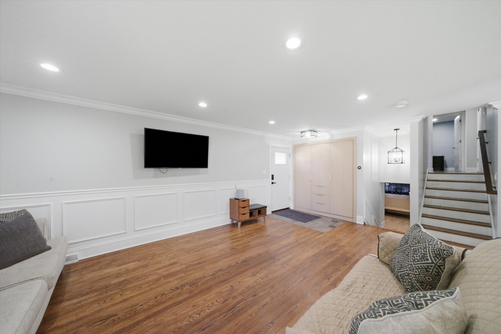 607 N Van Auken Street Property Photo 7