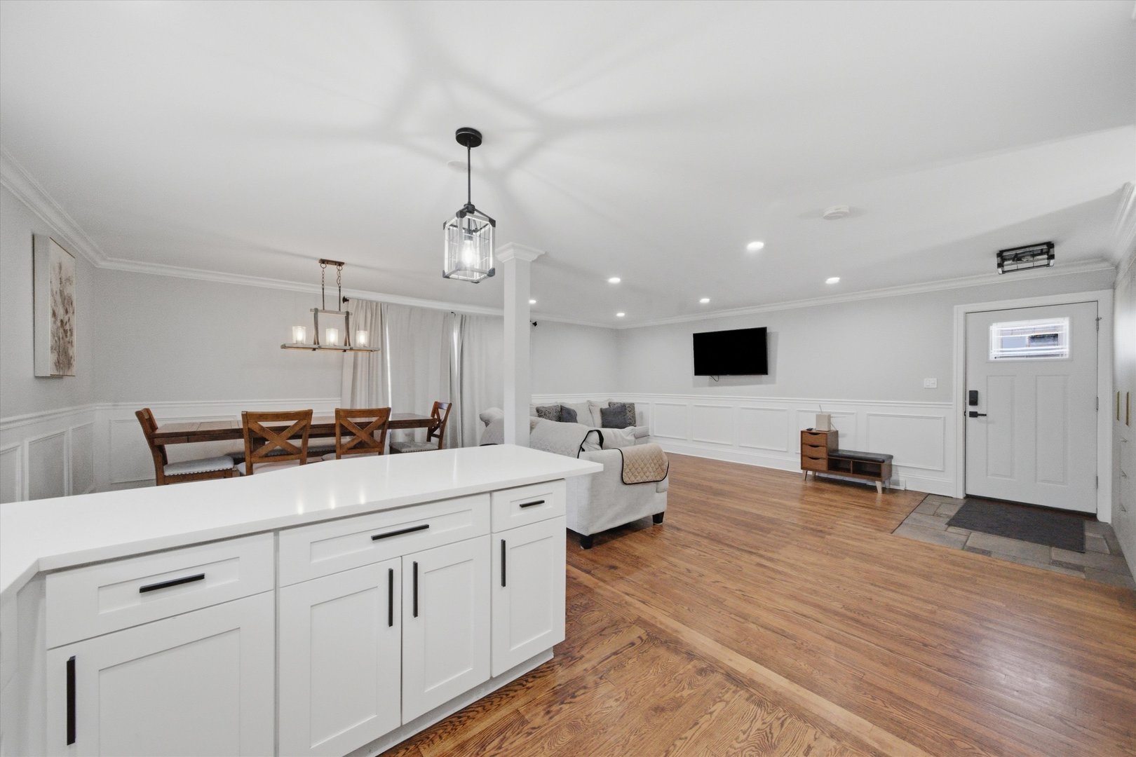 607 N Van Auken Street Property Photo 8