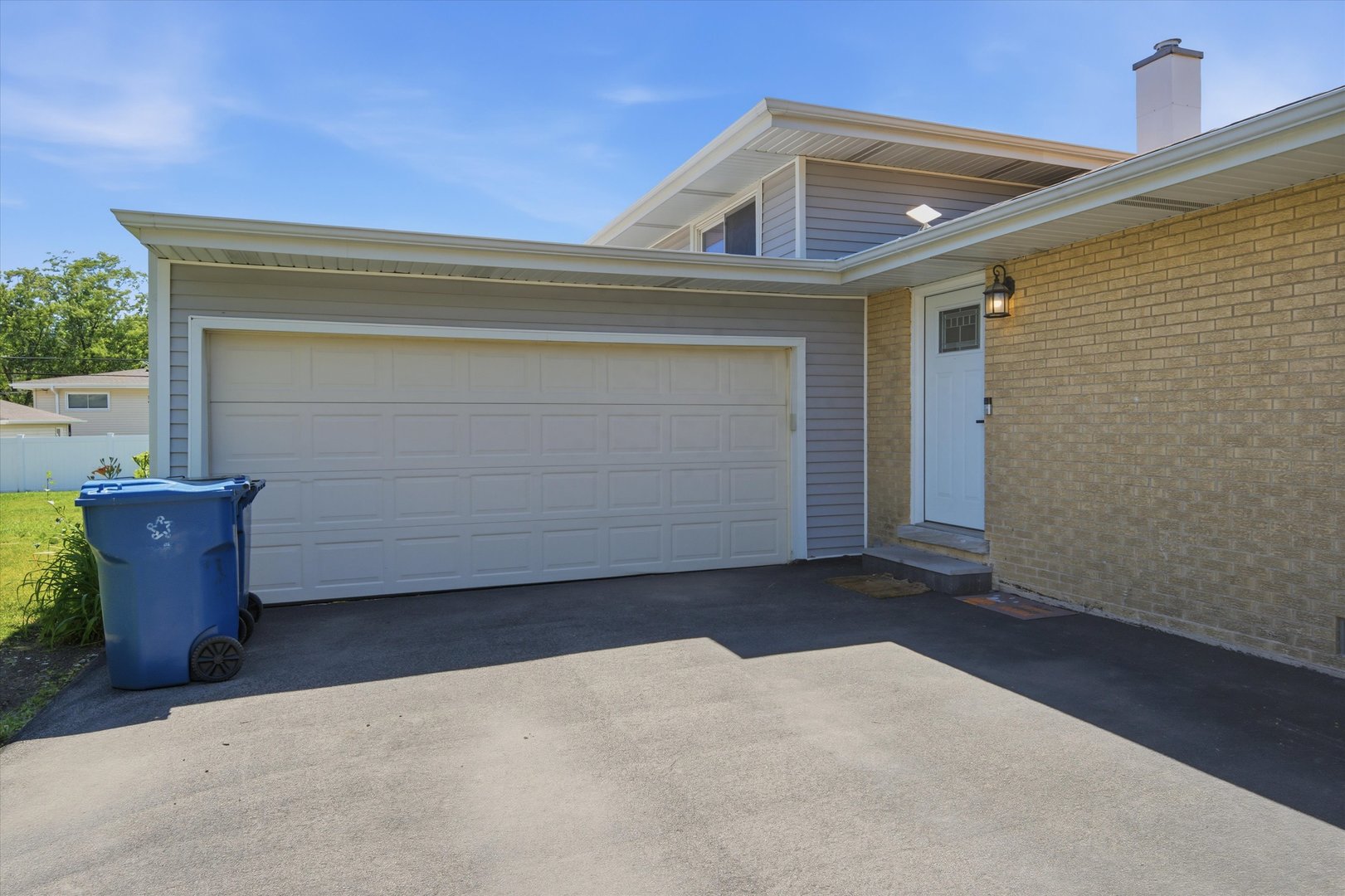 607 N Van Auken Street Property Photo 41