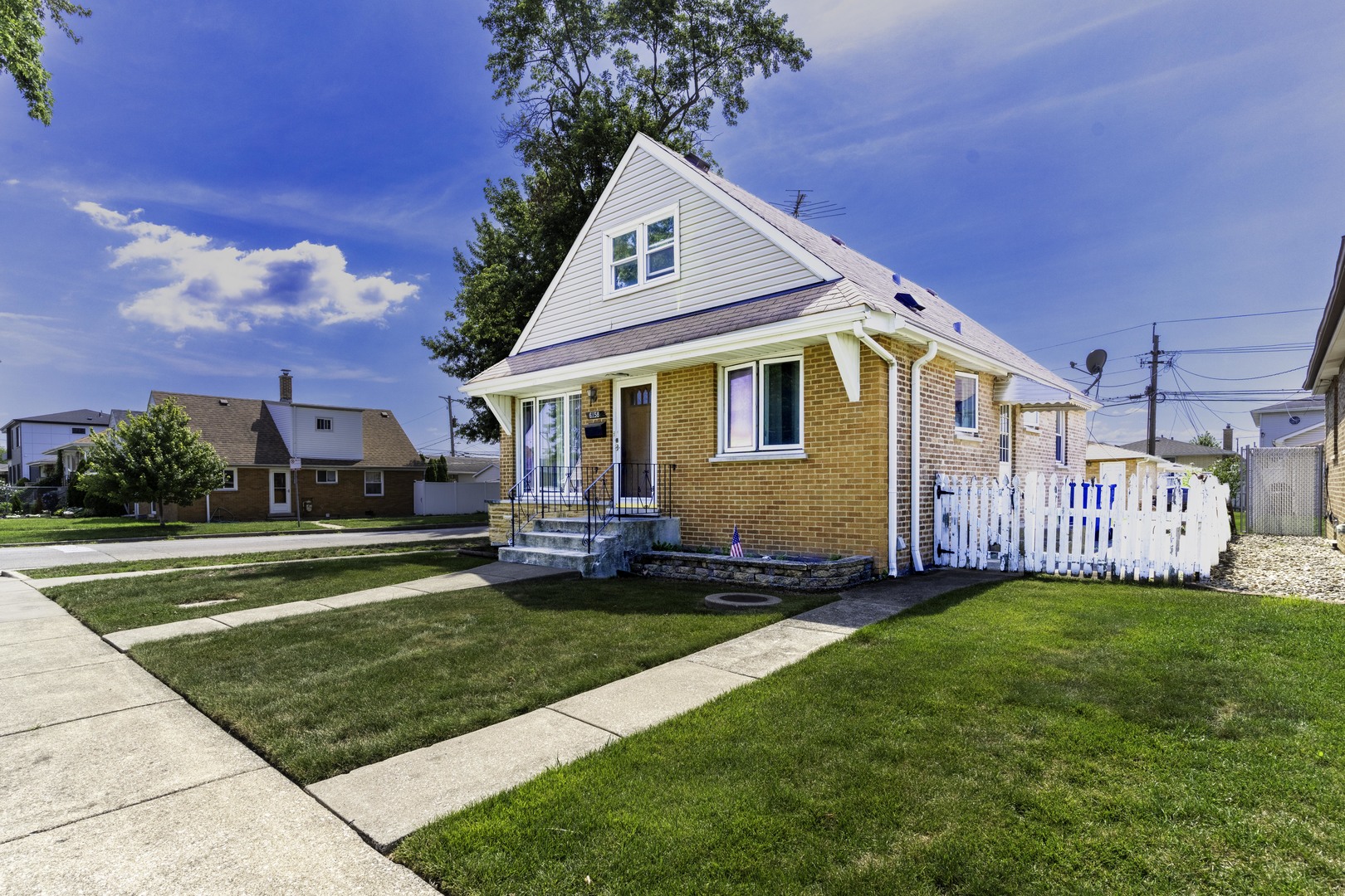 6158 S Normandy Avenue Property Photo 2