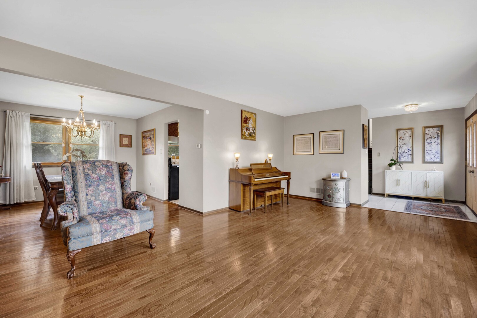 8823 Prestwick Lane Property Photo 4