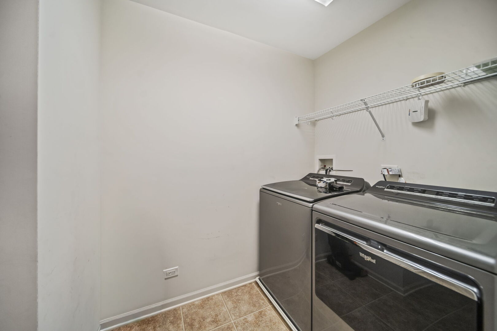 284 Edmundton Circle Property Photo 27