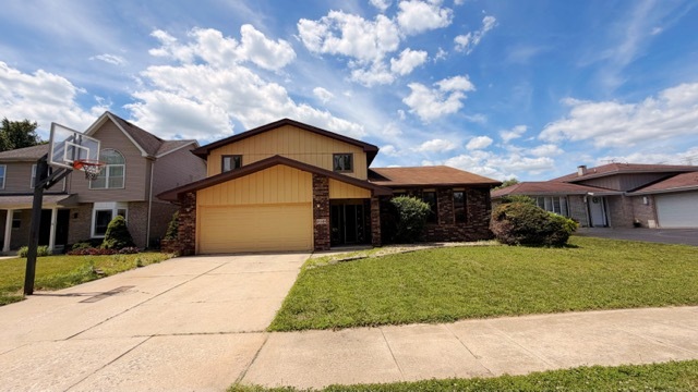 18348 Carriage Lane Property Photo 1
