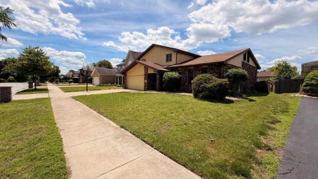 18348 Carriage Lane Property Photo 2
