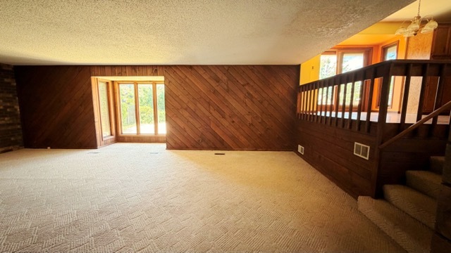 18348 Carriage Lane Property Photo 4