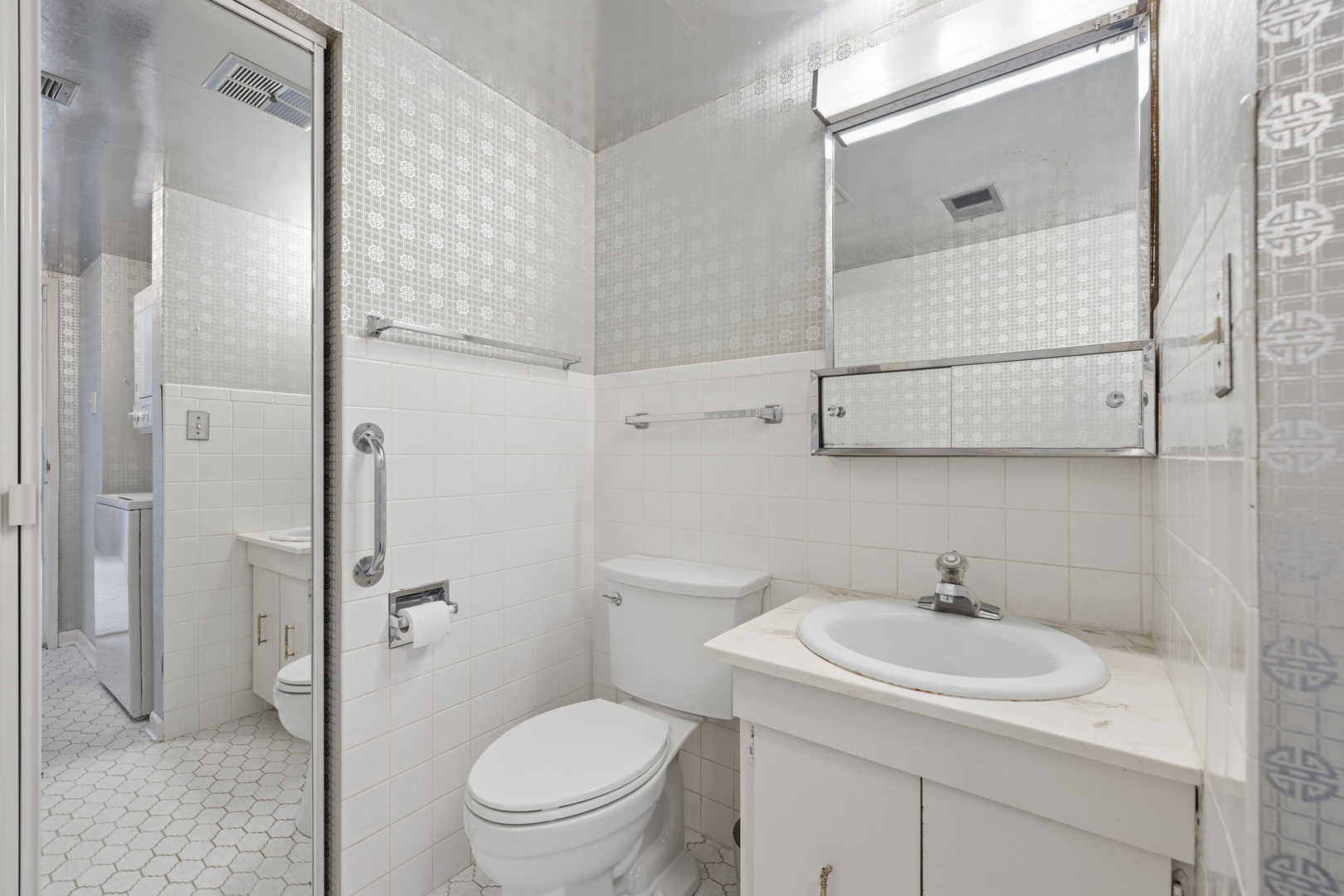 8025 Woodglen Lane 403 Property Photo 19