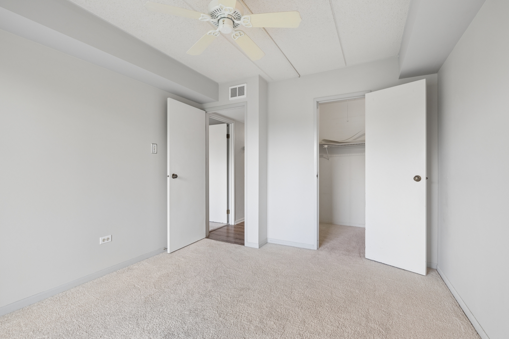 8025 Woodglen Lane 403 Property Photo 23