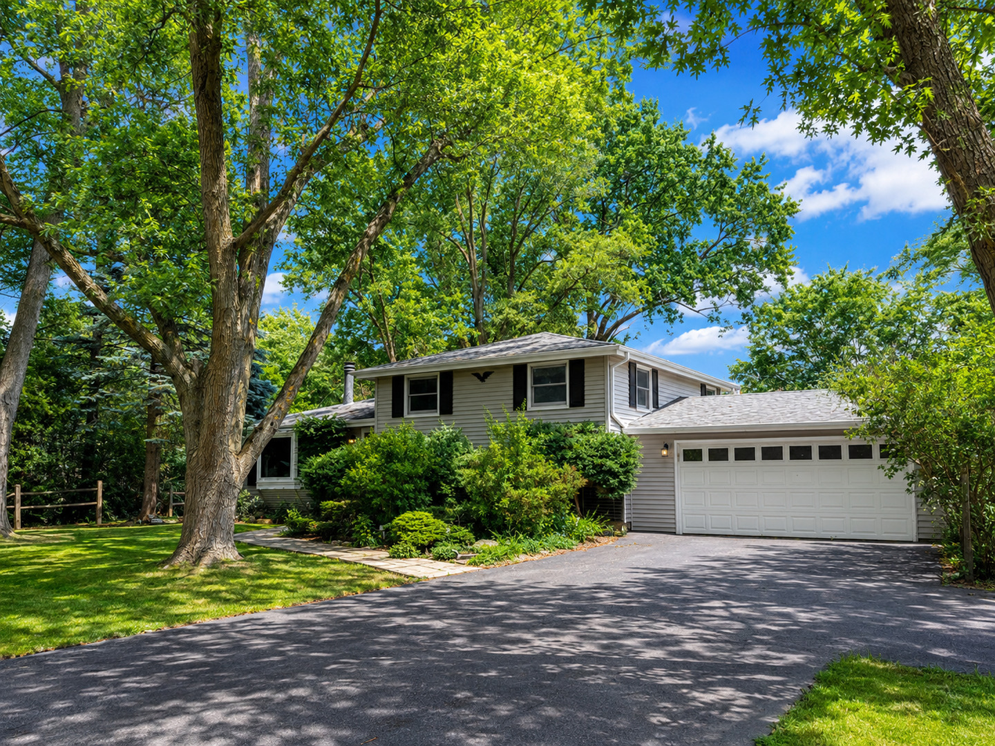 8 E Rollins Road Property Photo 1
