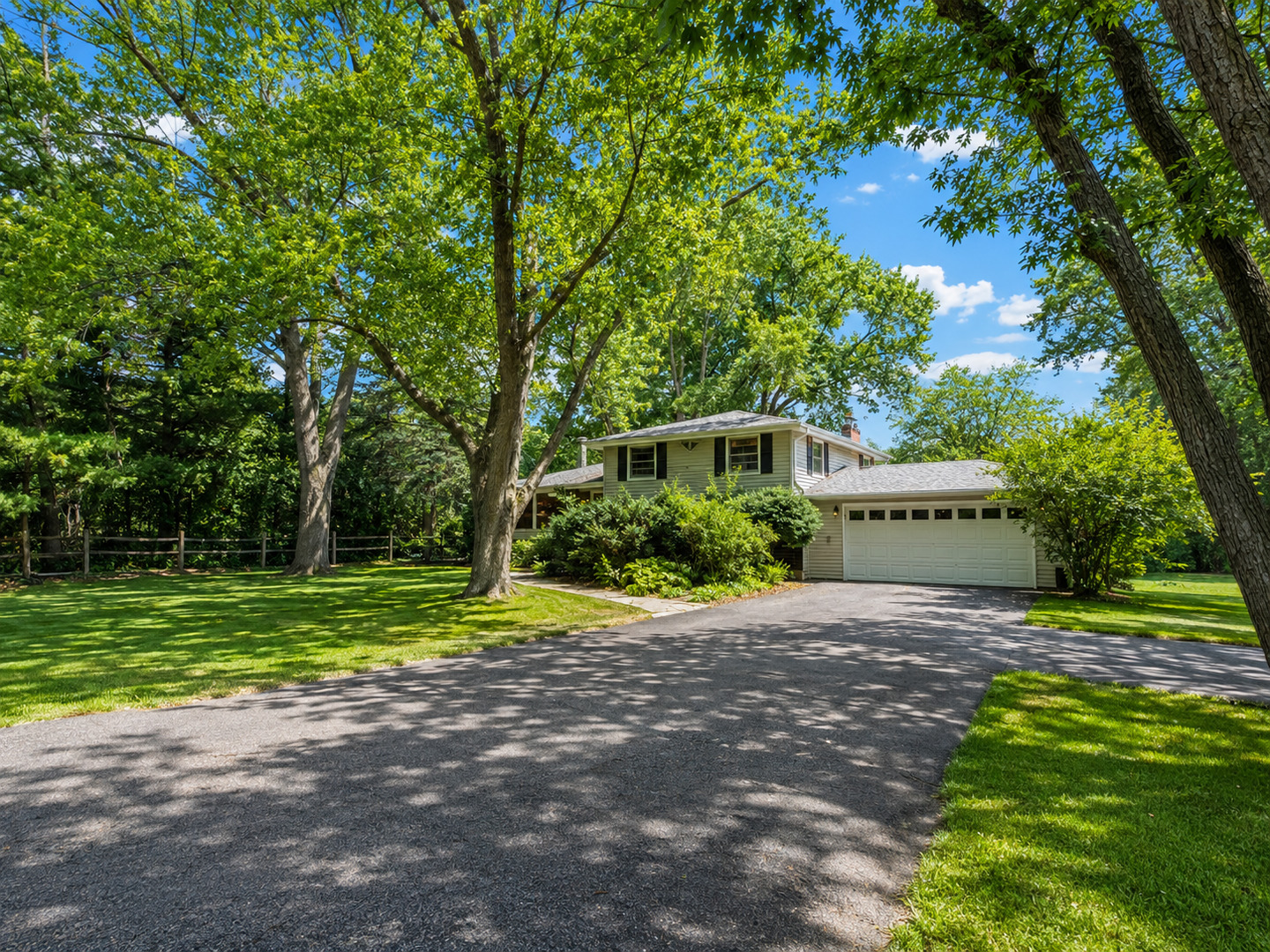 8 E Rollins Road Property Photo 2