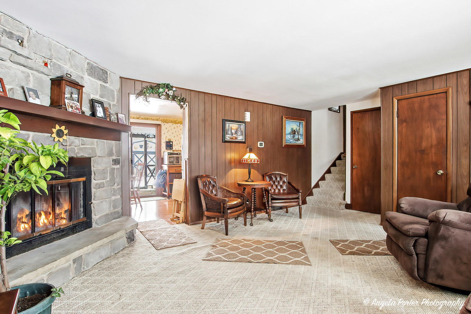 8 E Rollins Road Property Photo 4