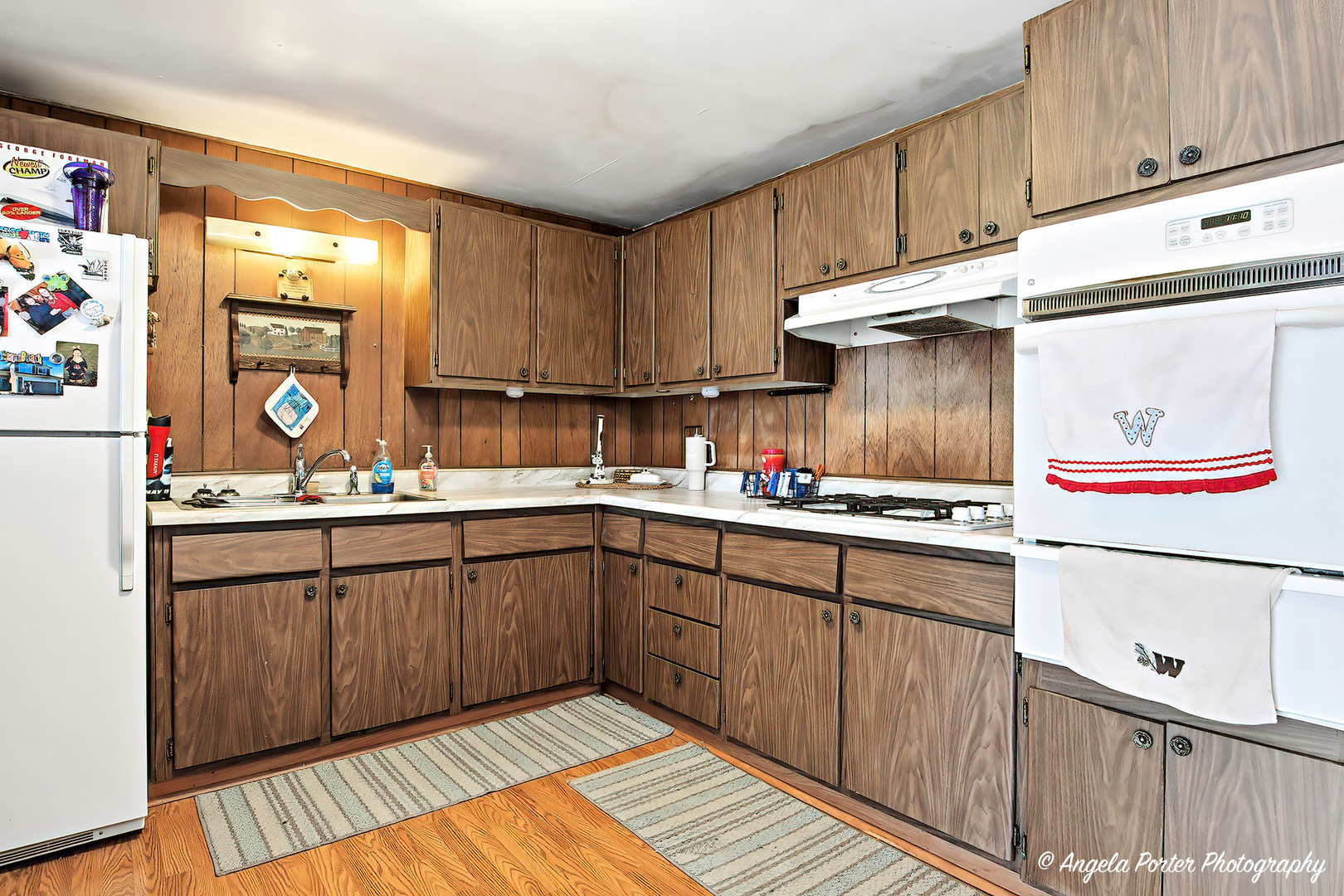 8 E Rollins Road Property Photo 6