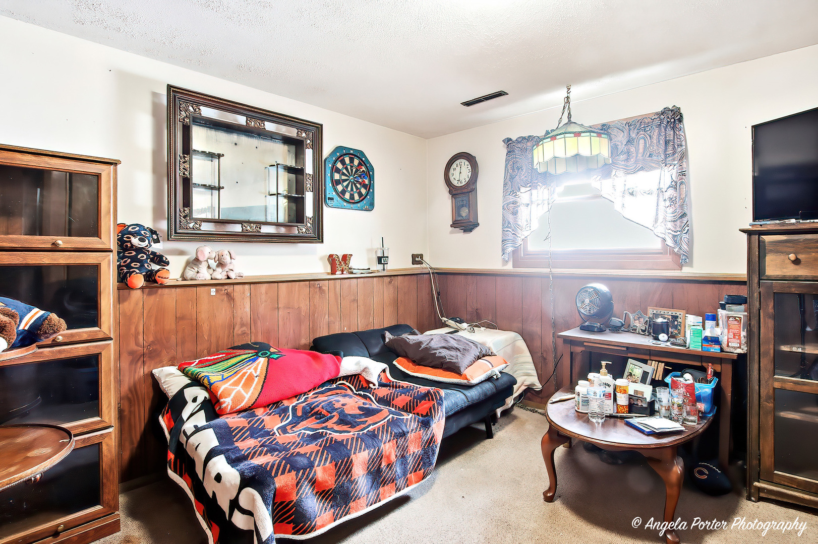 8 E Rollins Road Property Photo 9