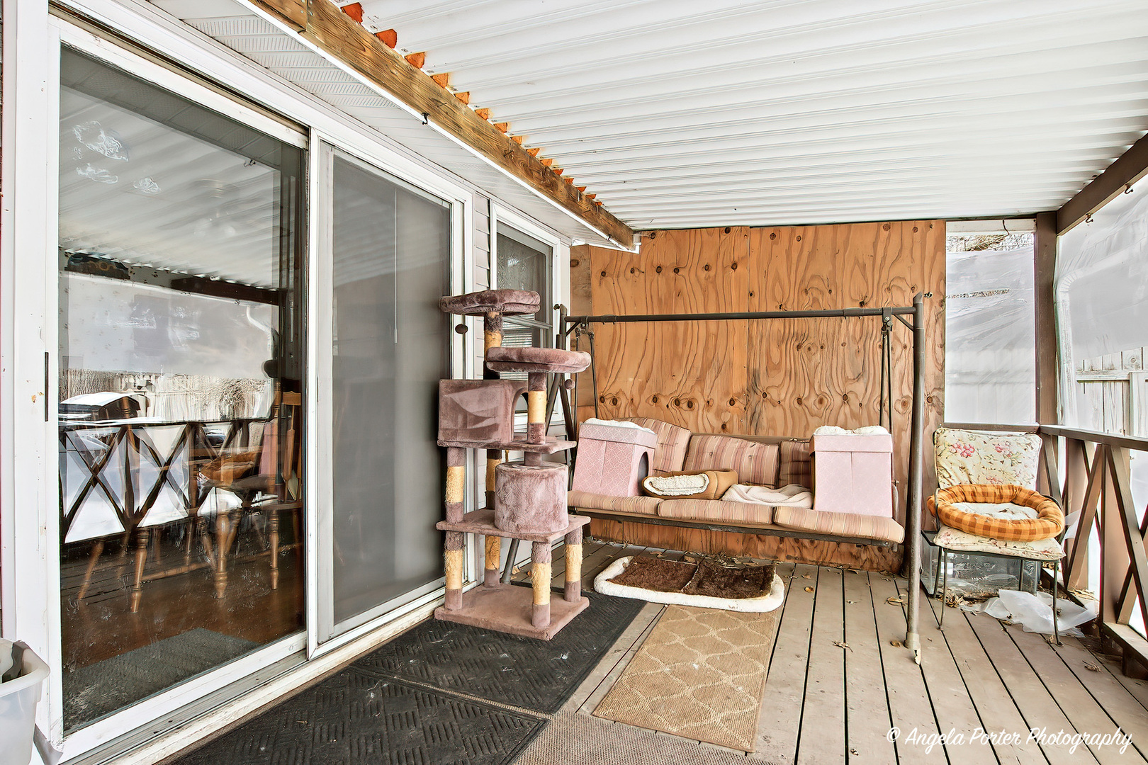 8 E Rollins Road Property Photo 13