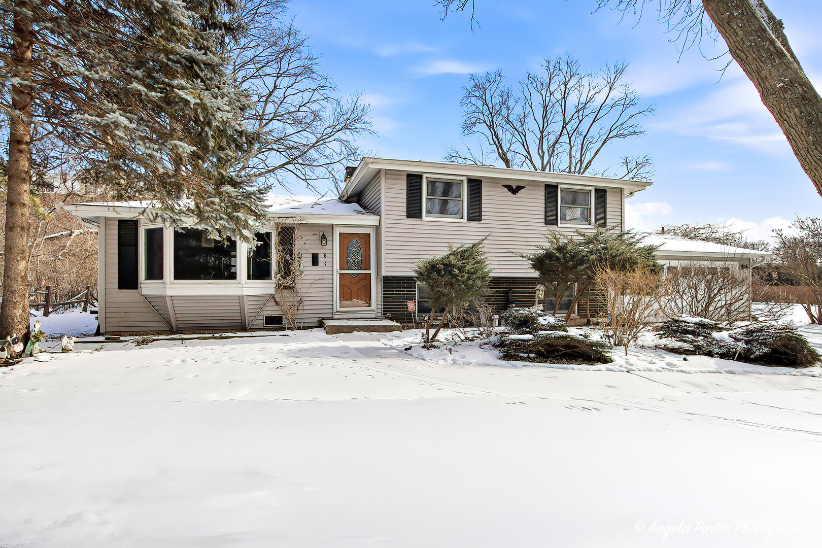8 E Rollins Road Property Photo 17