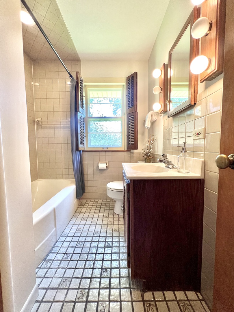 4633 Oakwood Avenue Property Photo 6