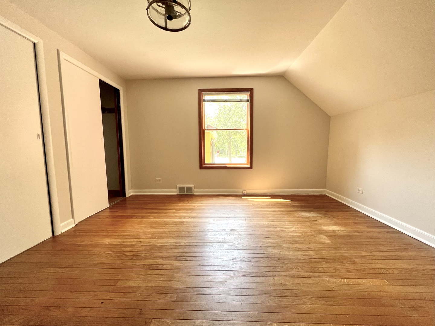4633 Oakwood Avenue Property Photo 7