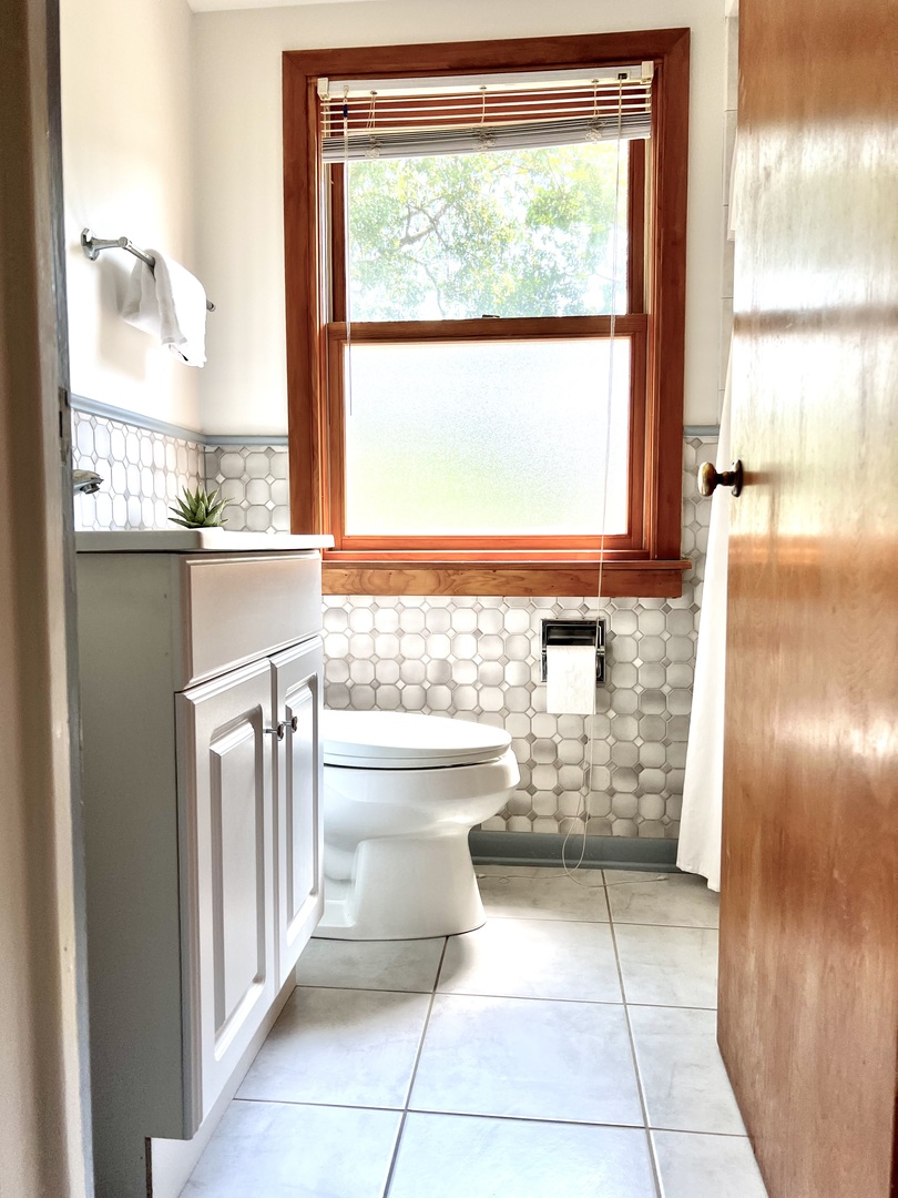 4633 Oakwood Avenue Property Photo 9