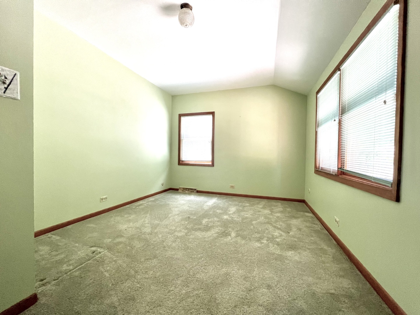 4633 Oakwood Avenue Property Photo 10