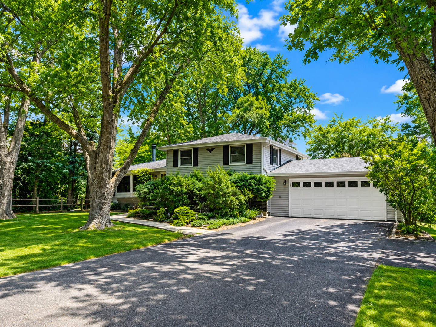 8 E Rollins Road Property Photo 1