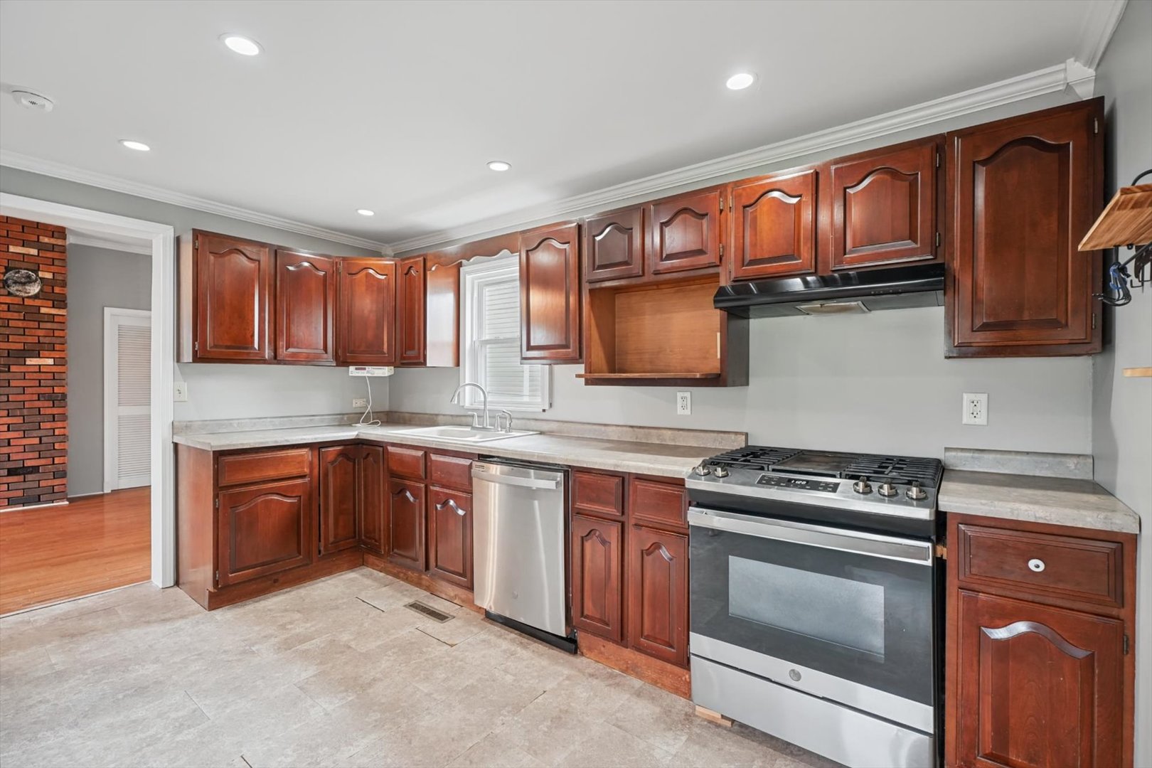 108 S Main Property Photo 4