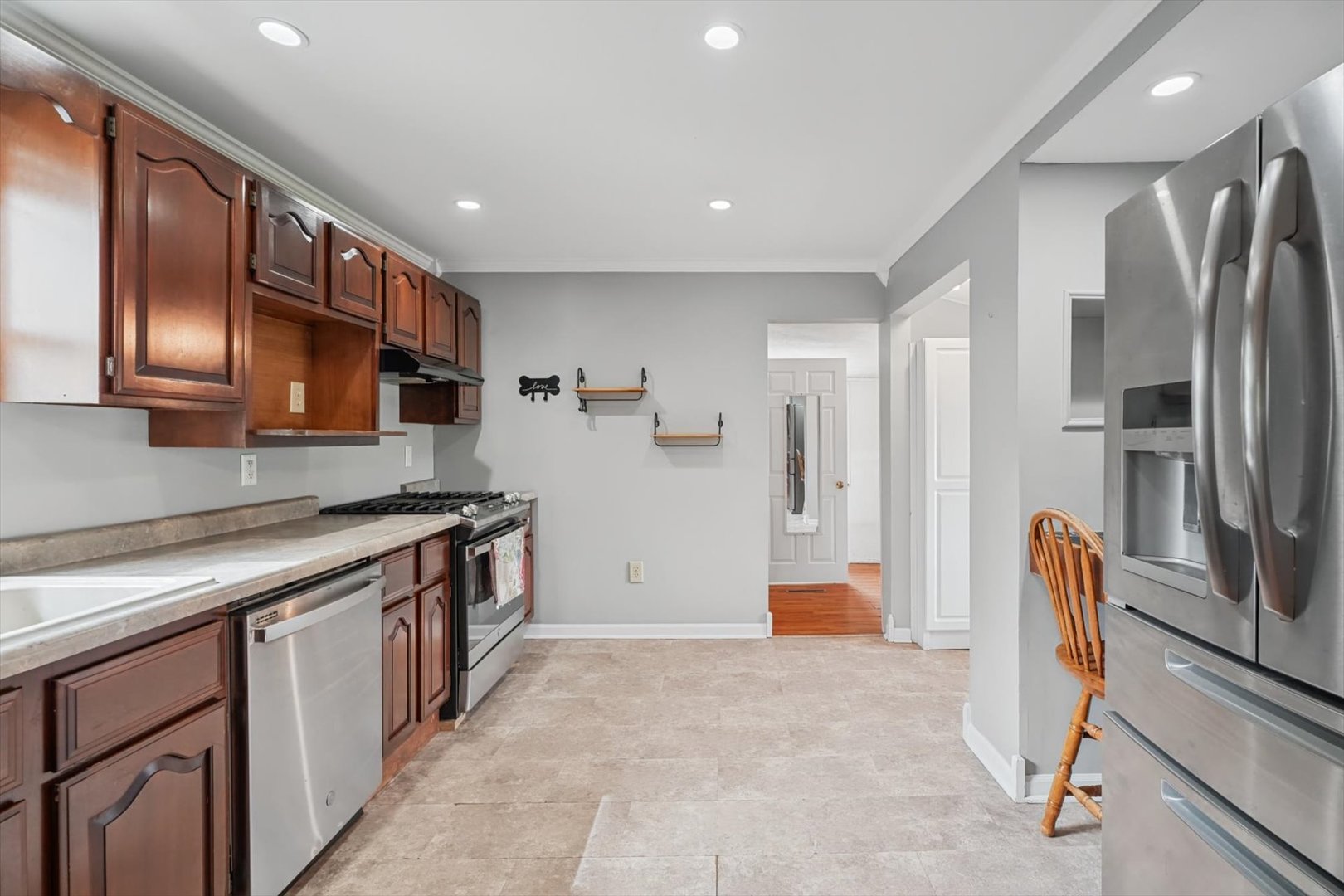108 S Main Property Photo 6