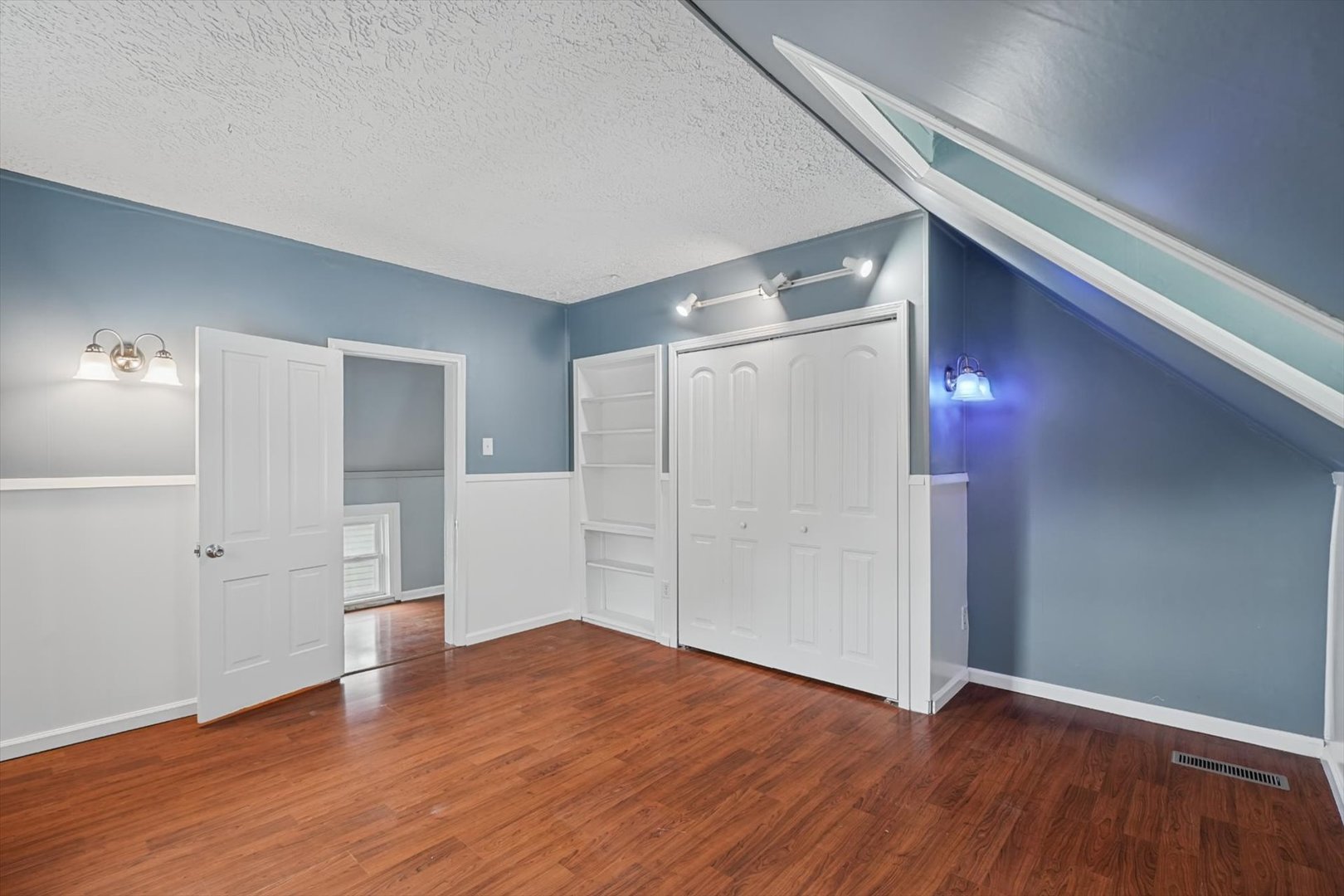 108 S Main Property Photo 10