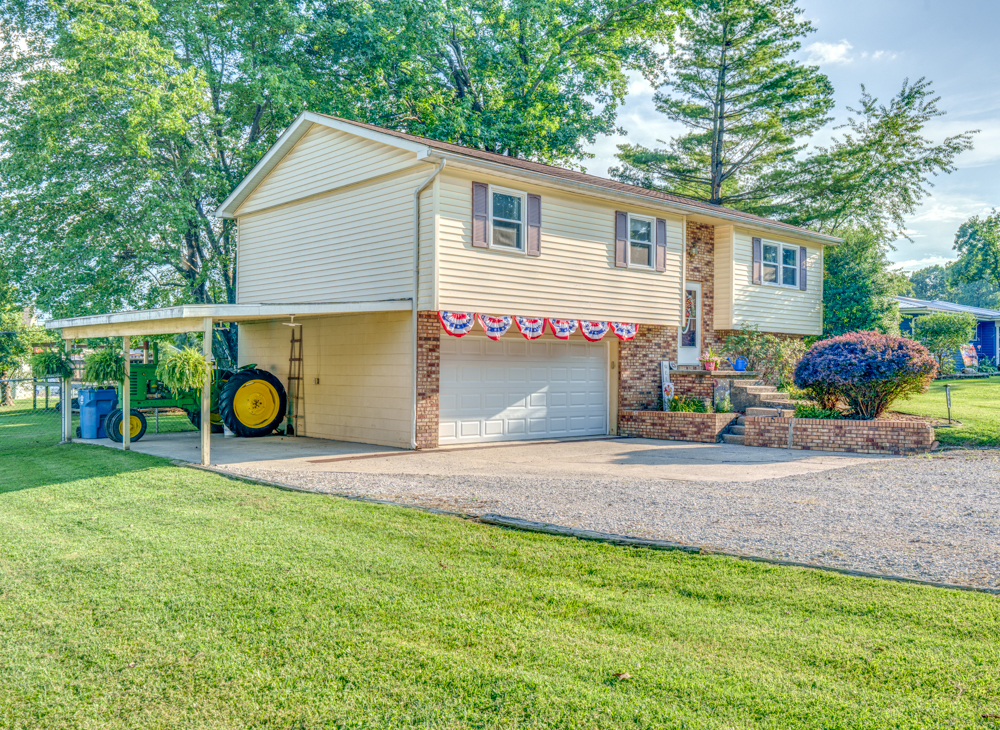 1109 Douglas Street Property Photo 6