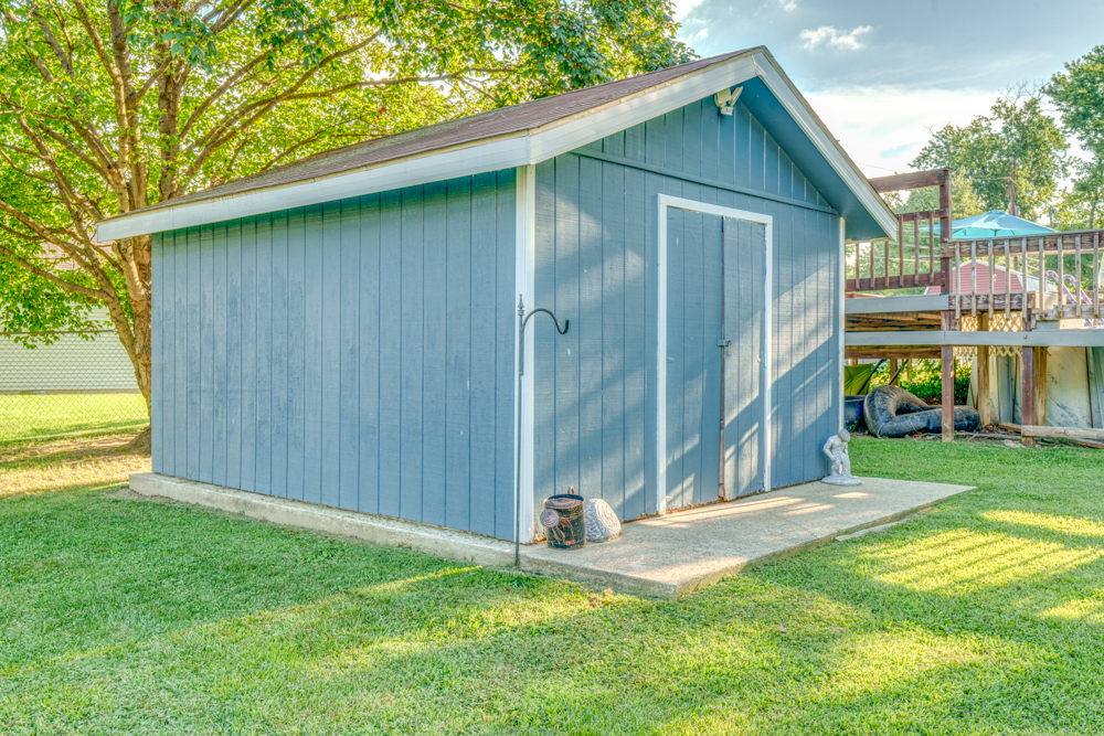 1109 Douglas Street Property Photo 9