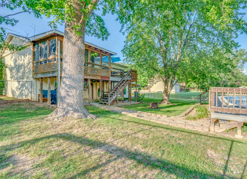 1109 Douglas Street Property Photo 18
