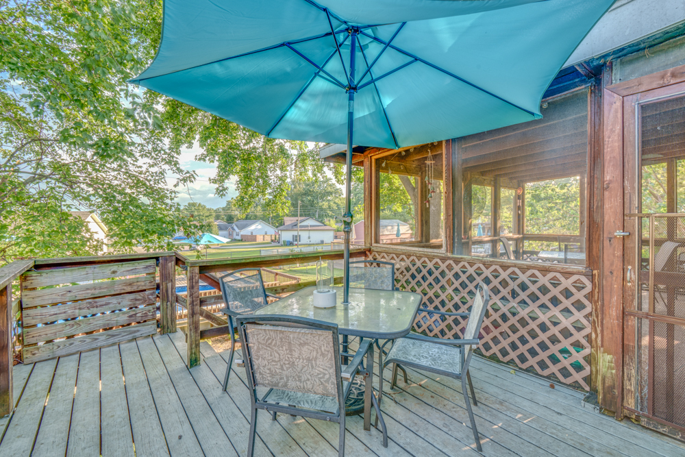 1109 Douglas Street Property Photo 20