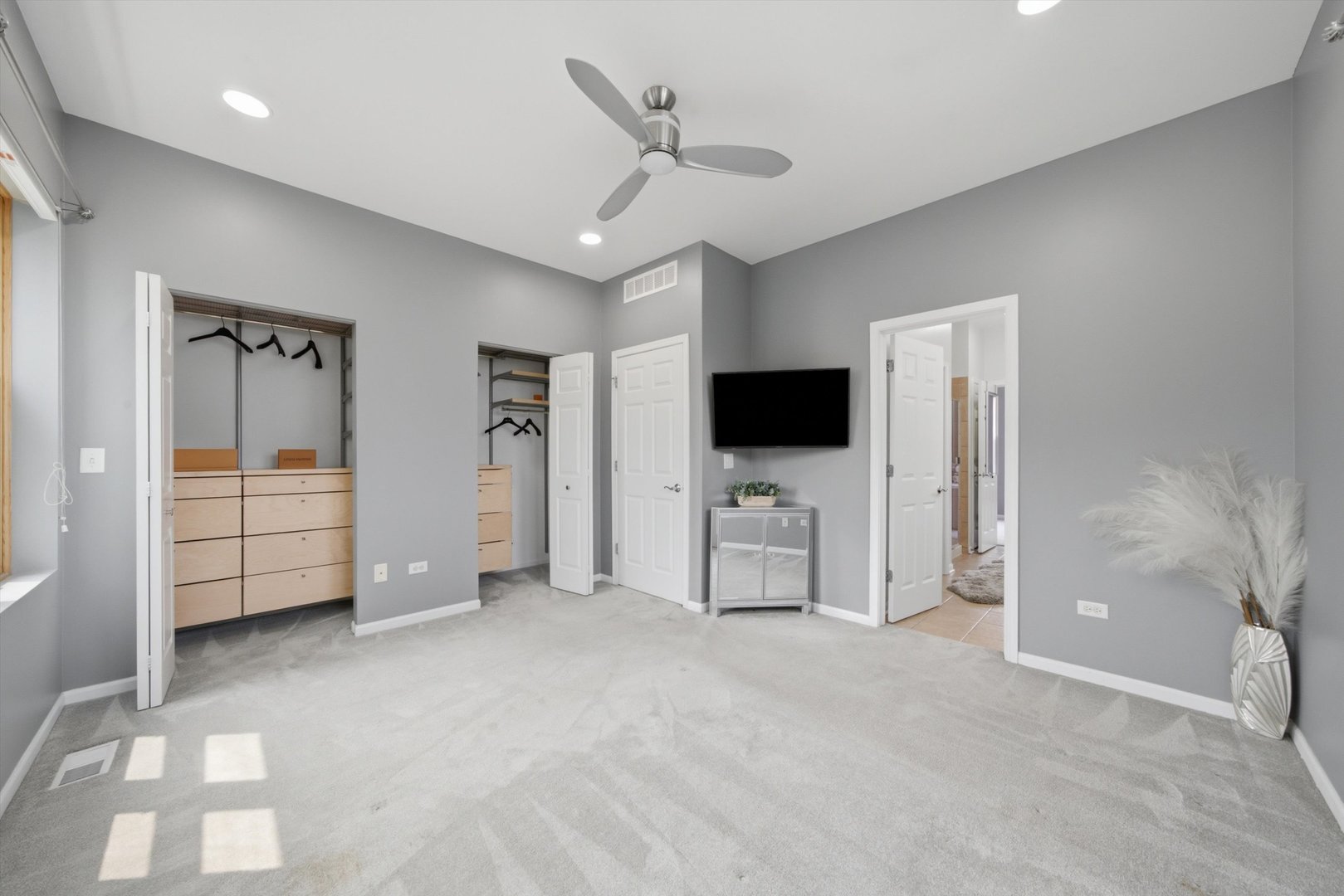 2502 S Calumet Avenue Property Photo 14