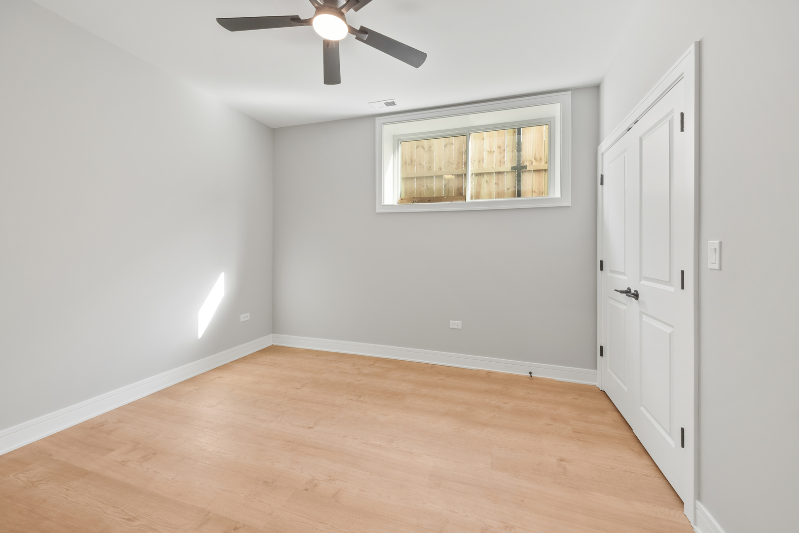 6639 S Langley Avenue 1 Property Photo 11