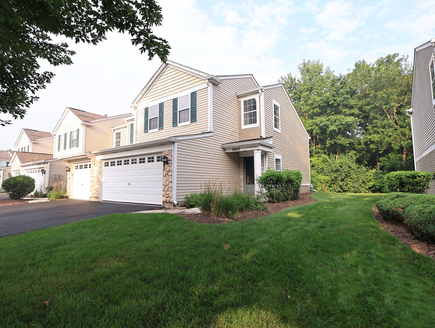 2607 Oak Tree Lane Property Photo 2