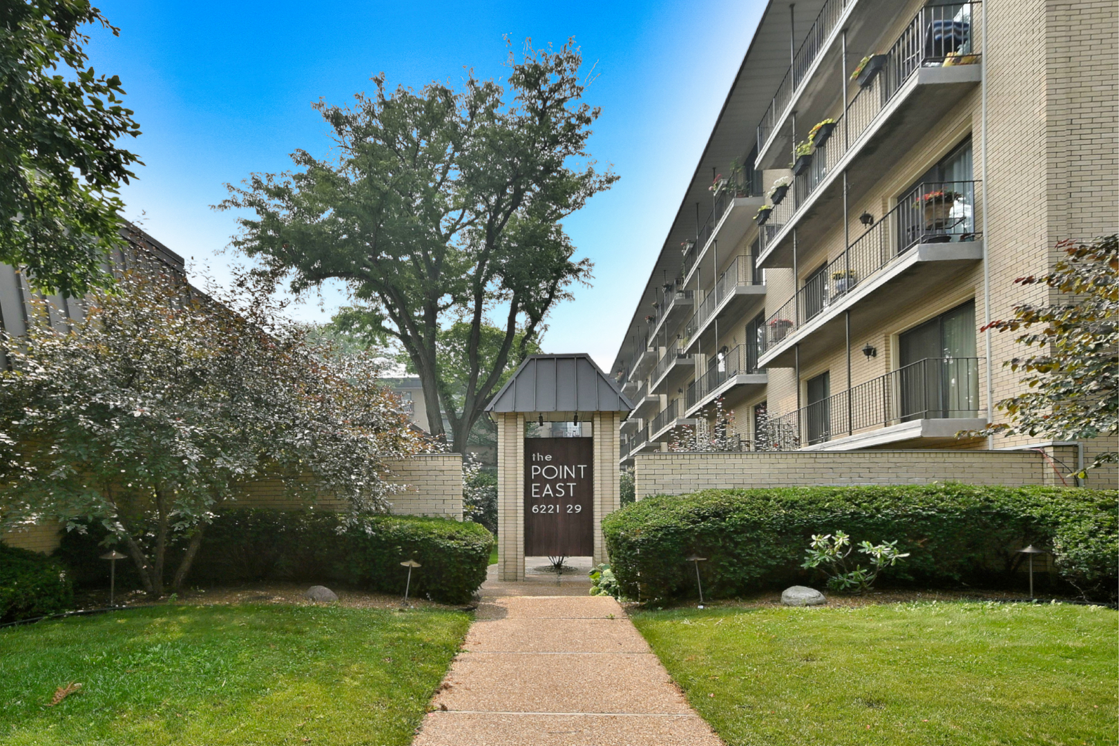 6221 N Niagara Avenue 506 Property Photo 1